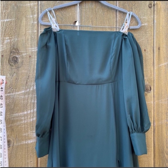 Emerald Green Off-the-Shoulder Balloon Sleeve Maxi Dress 🌿 - Picture 5 of 10